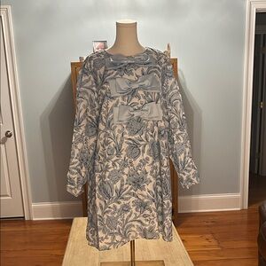 Tuckernuck Blue and White Floral Bow-Front Shift Dress